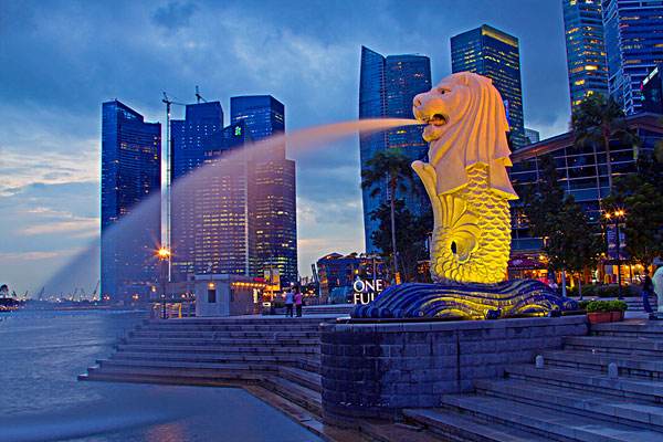 图为新加坡圣淘沙标志性建筑“鱼尾狮塔”